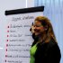 Sandra Schubert / Bild: Sandra Schubert erklärt etwas am Flipchart